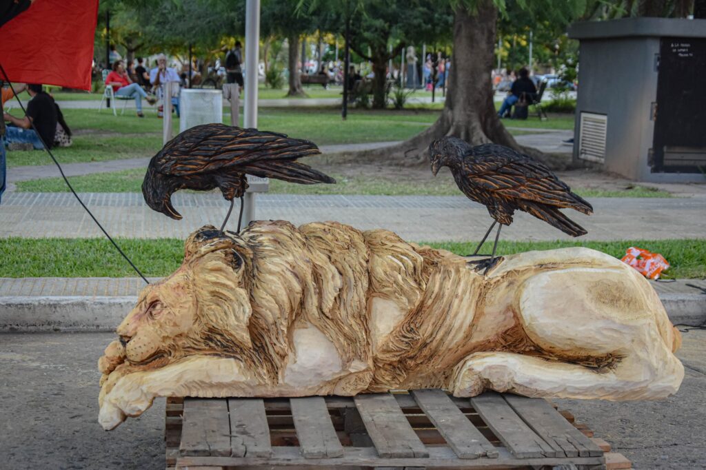 Christian Carrillo de Chile cautivó con su escultura "El León" 2do Premio
