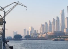 hallan un cuerpo flotando en uno de los diques e investigan las causas de la muerte